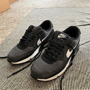 Nike Air Max 90 Men’s size 9, black/wolf grey